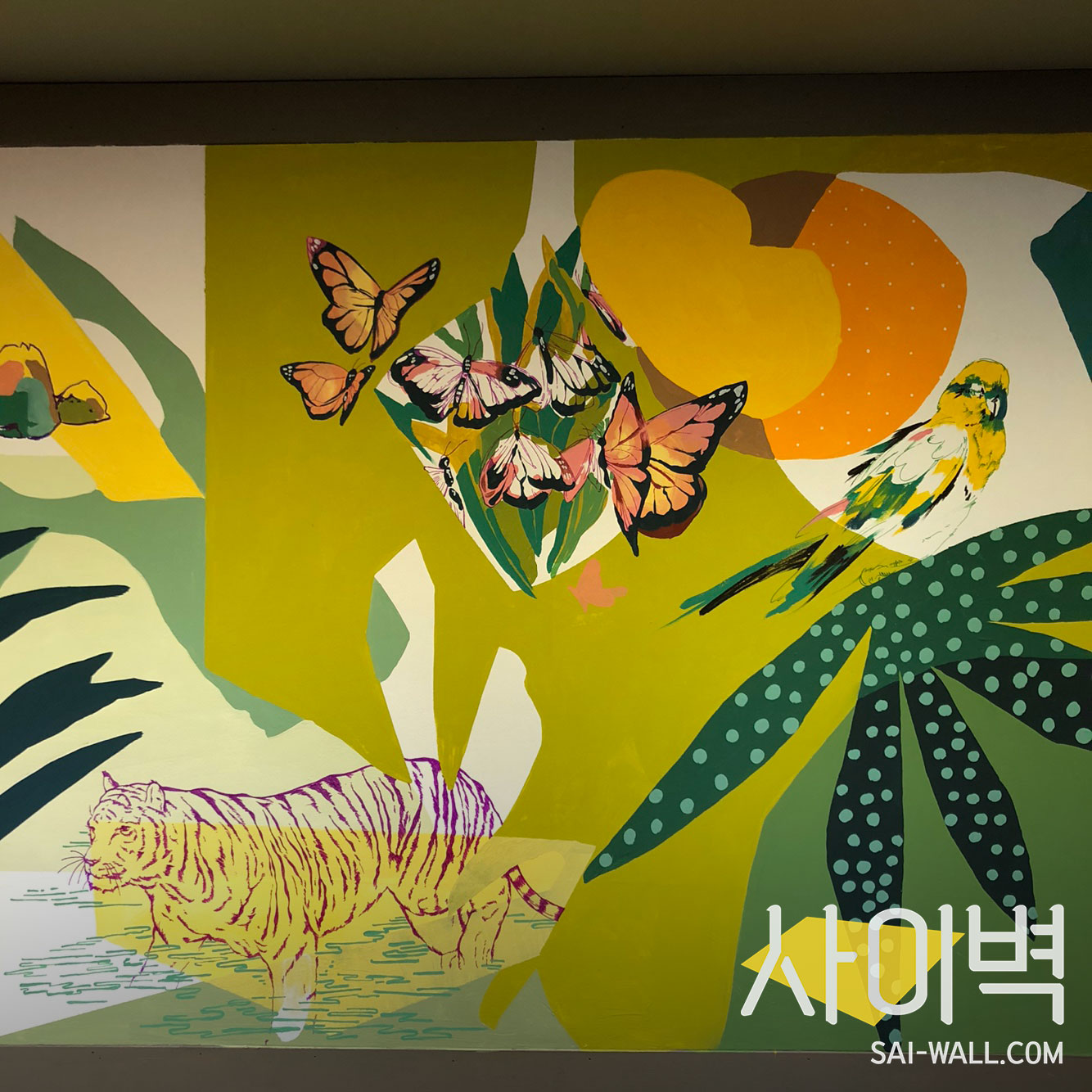 스타벅스 수원인계점 벽화 시공 사진 4